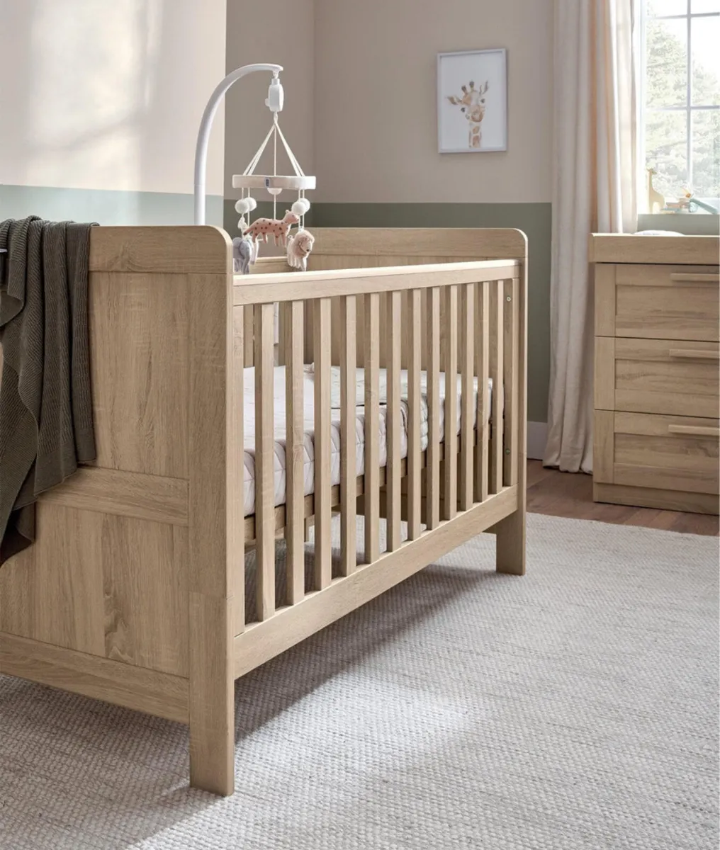 Mamas & Papas light oak Atlas cotbed incl mattress - Image 1