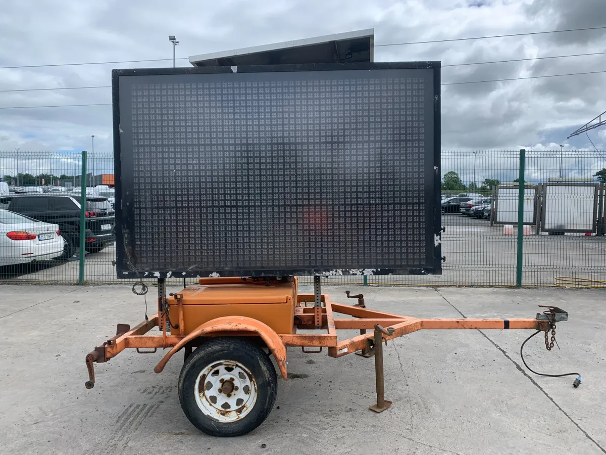 3 X UNRESERVED VMS BOARDS FOR AUCTION TOMORROW - Image 1