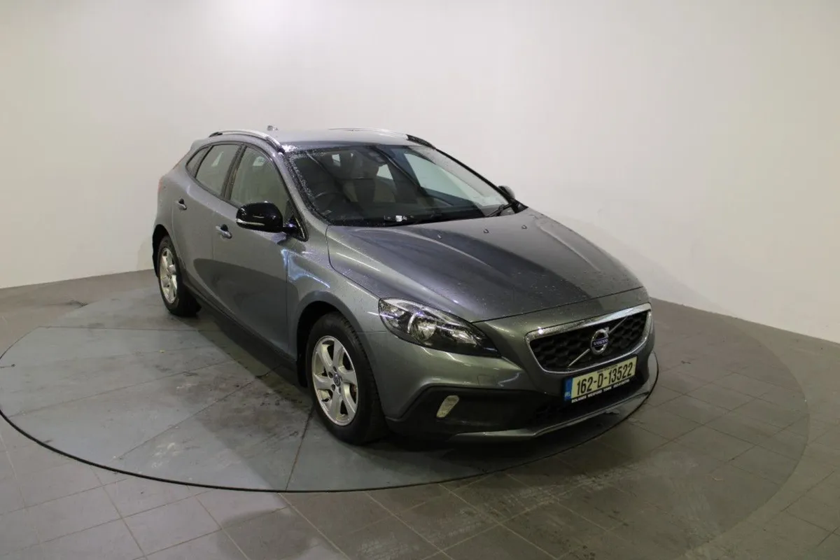 Volvo V40 GT D3 (150hp) SE  leather Auto - Image 1
