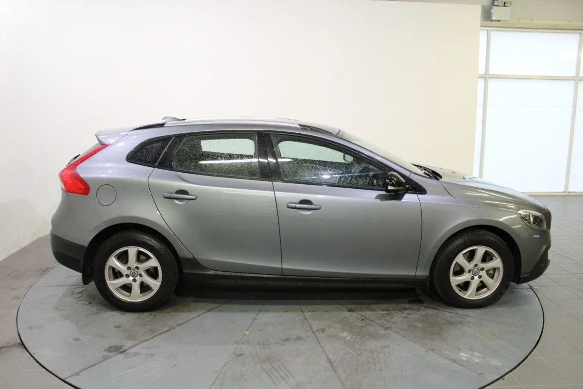 Volvo V40 GT D3 (150hp) SE  leather Auto - Image 3