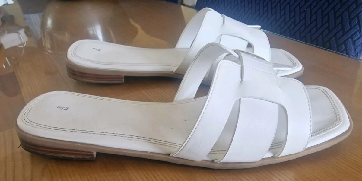 Ladies slider sandals sz 8 or 42 - Image 2