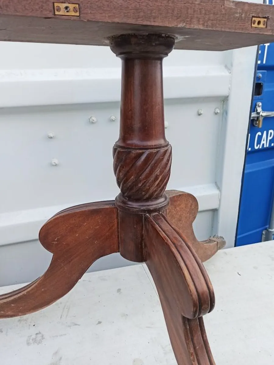 Vintage hardwood table base on 3 legs with brass claw foot castors - Image 2