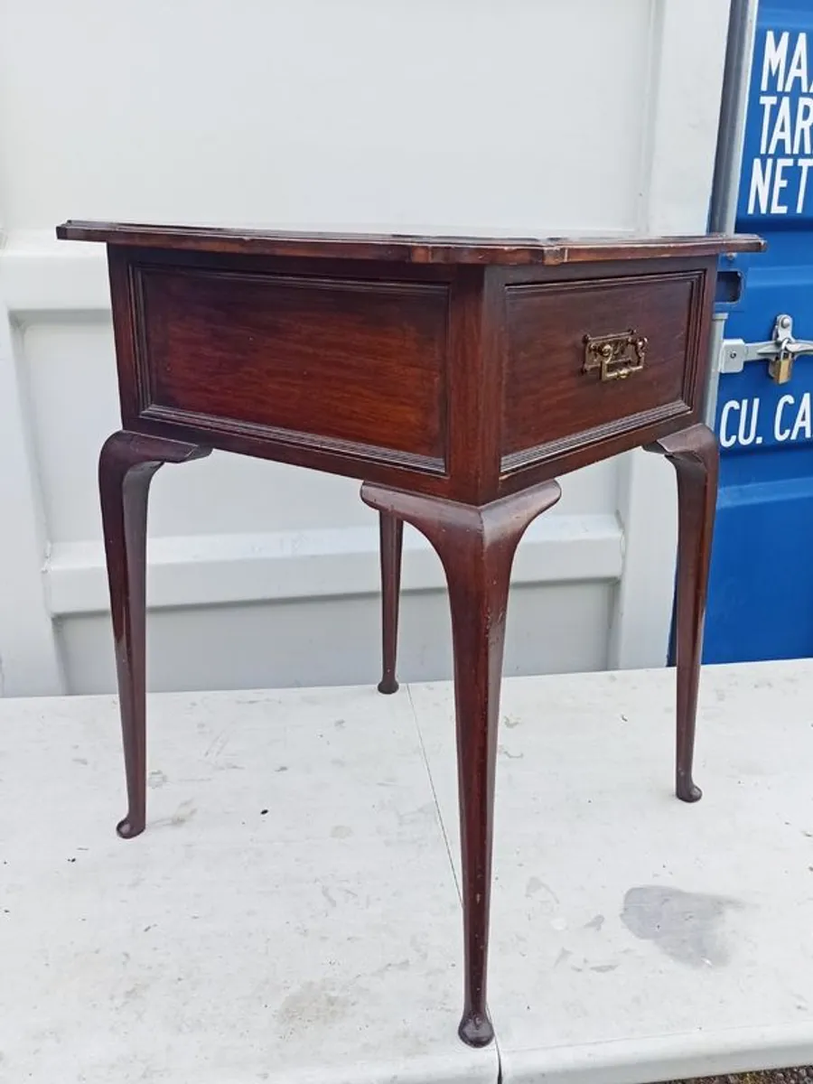 Mahogany side table with single drawer and brass handle on Cabriolet legs - Image 2
