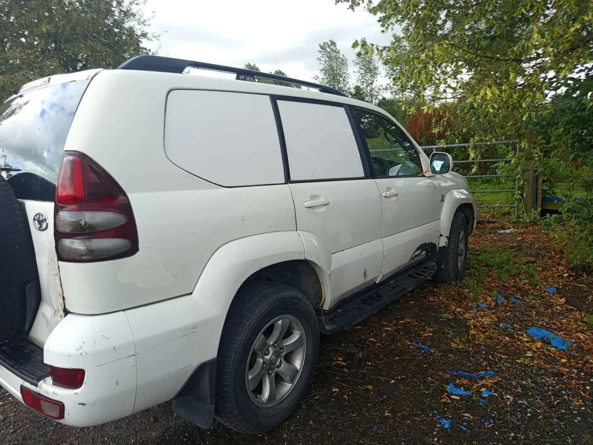 Toyota Land Cruiser 2005 - Image 3