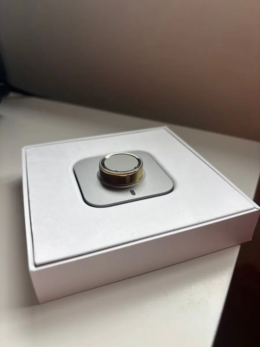 Gold Oura Ring Gen 4 - Image 3