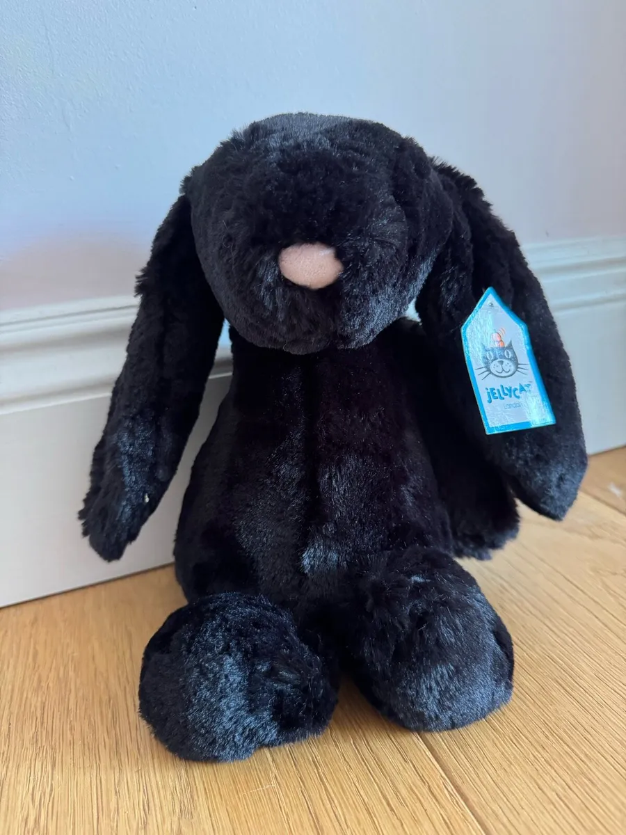 Jellycat Medium Treacle Bashful Bunny - Image 1