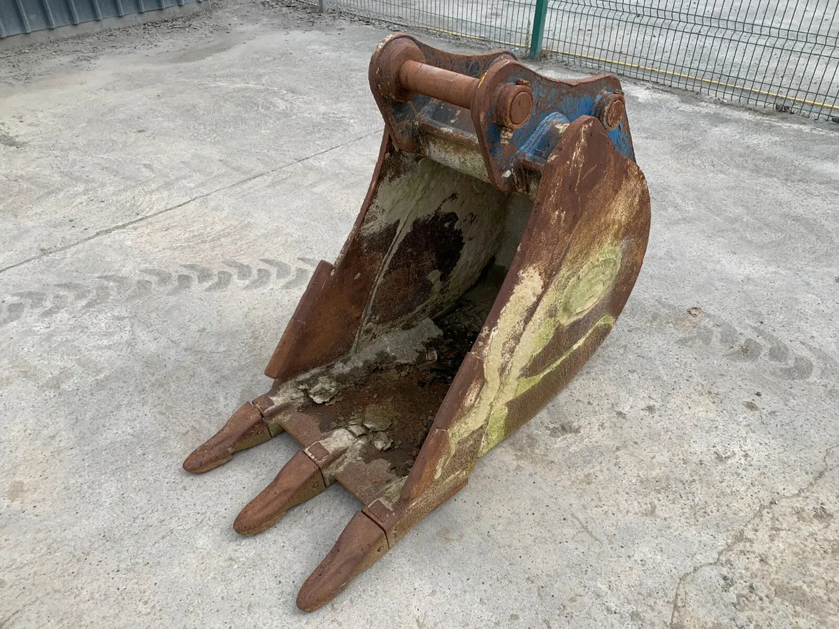 EXCAVATOR BUCKETS FOR AUCTION TOMORROW - NAAS - Image 1