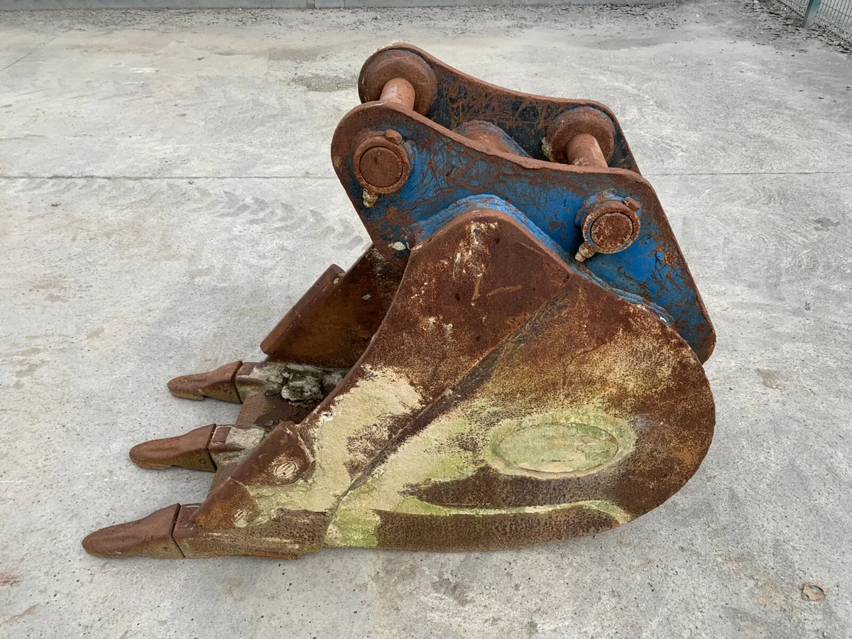 EXCAVATOR BUCKETS FOR AUCTION TOMORROW - NAAS - Image 2