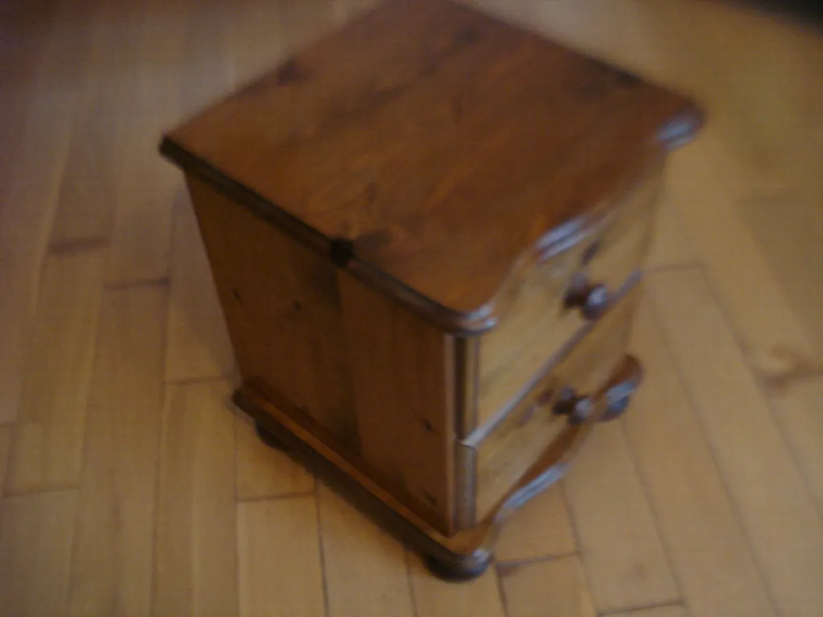 SOLID IRISH DARK PINE BEDSIDE LOCKER. 3 DRAWER. - Image 2
