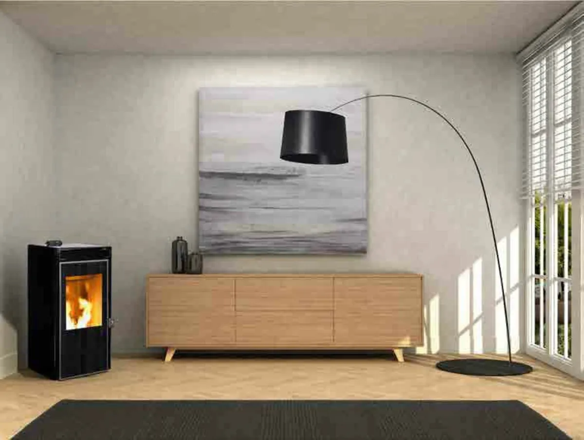 7.5kW compact black wood pellet stove - Image 2