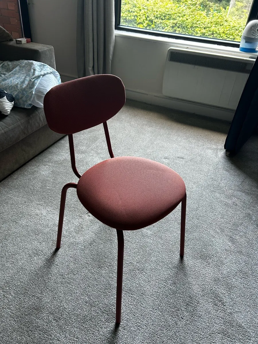 Dining table + 5 IKEA chairs - Like new (3 month) - Image 4