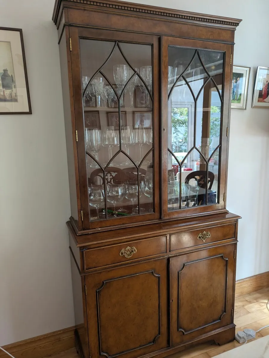 Display cabinet - Image 1