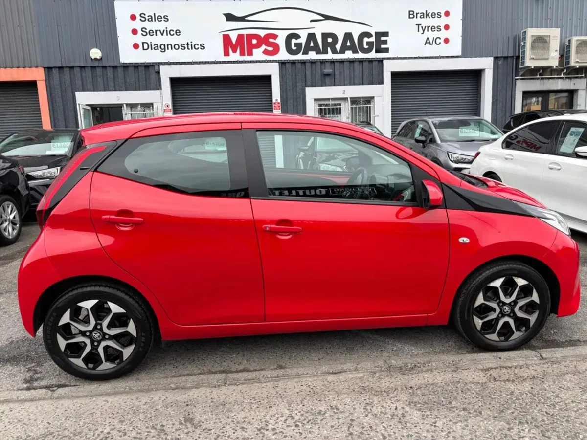 2021 Toyota Aygo 1.0 VVT-i x-play Smatphone - Image 1