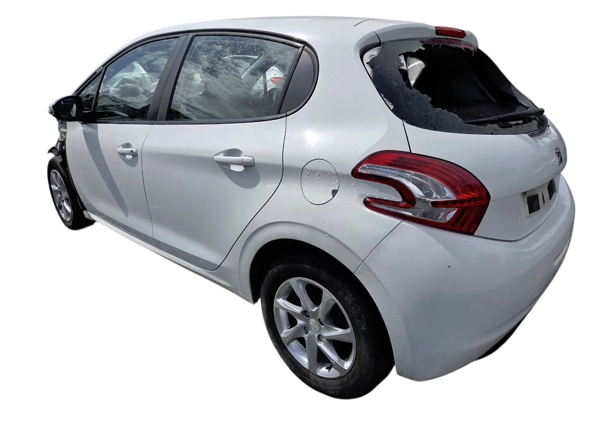 2013 PEUGEOT 208 For Breaking/Dismantling - Image 4