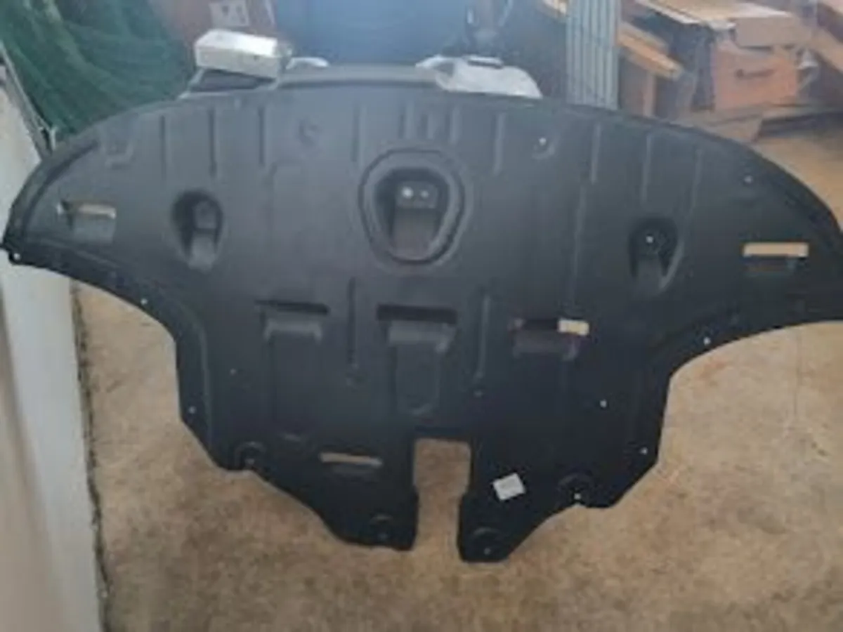 KIA SPORTAGE FRONT UNDER ENGINE TRAY & BOLTs - Image 1