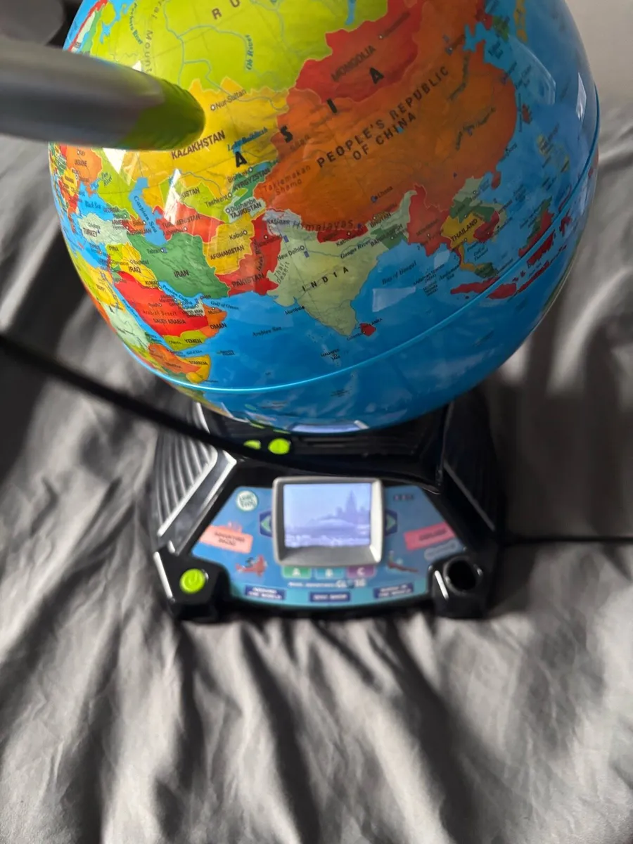 Leapfrog toy globe - Image 3