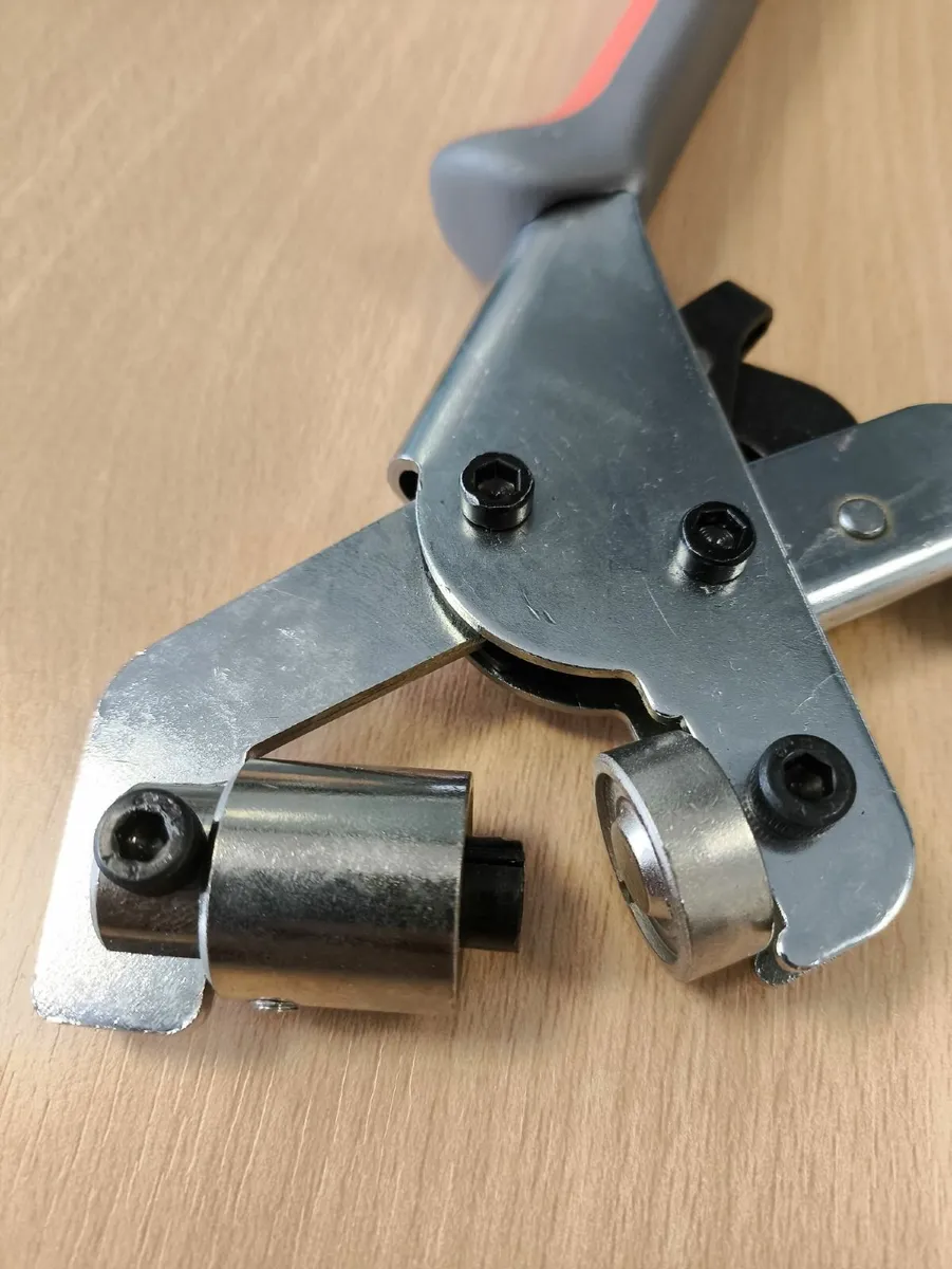 Grommet Eyelet Pliers works only with 10mm eyelets - Image 2
