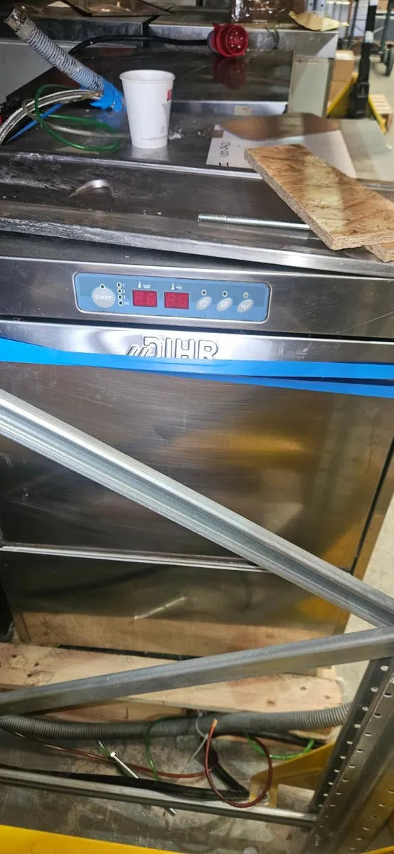 Commercial dishwashers - Image 1