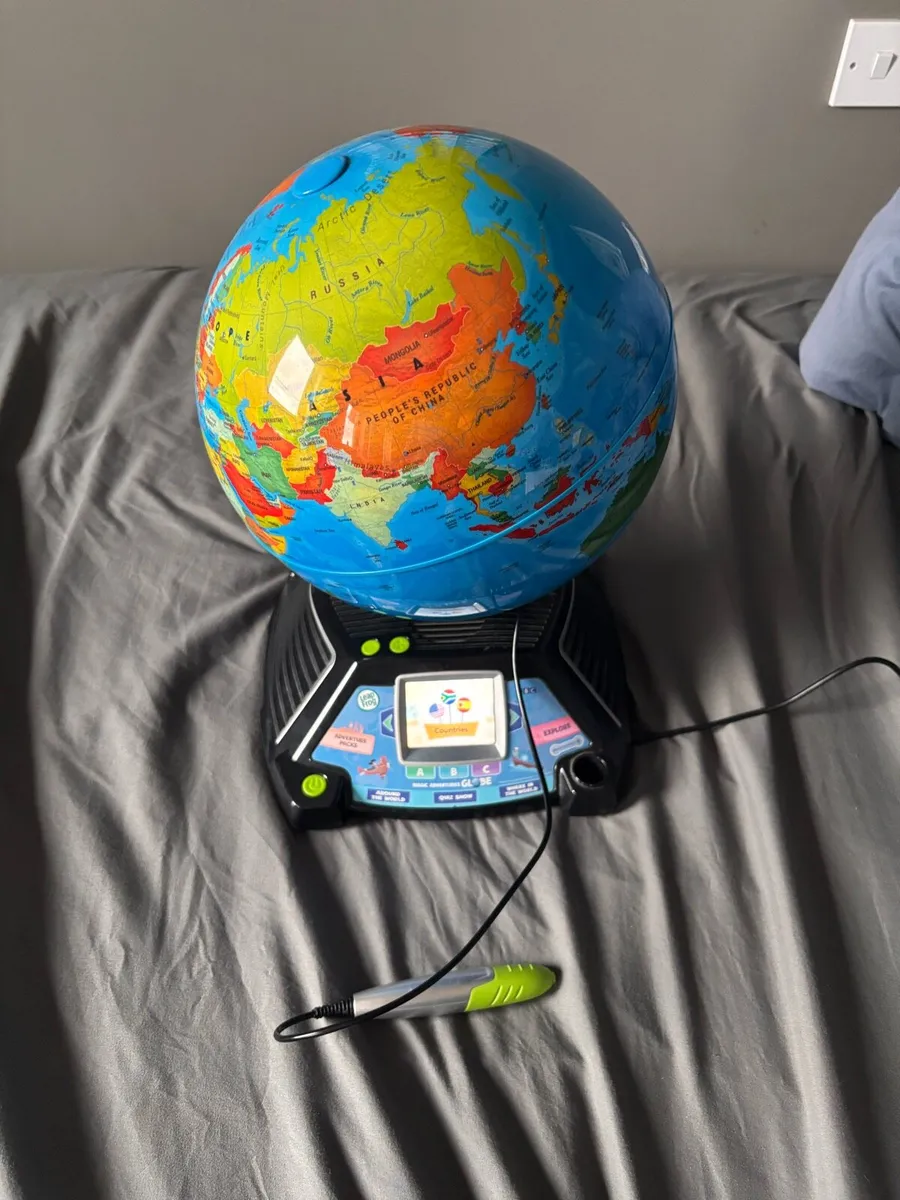 Leapfrog toy globe - Image 1