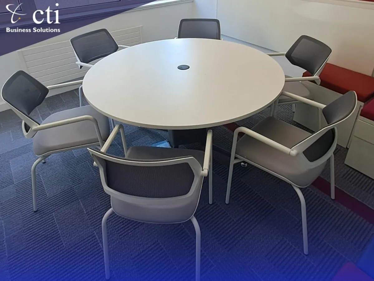 1600mm Round Meeting Table & 6 Steelcase Chairs - Image 1