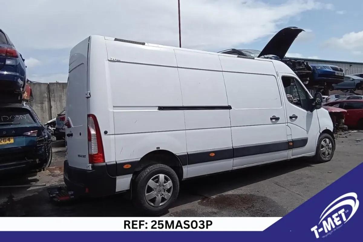 2021 RENAULT MASTER BREAKING FOR PARTS - Image 1
