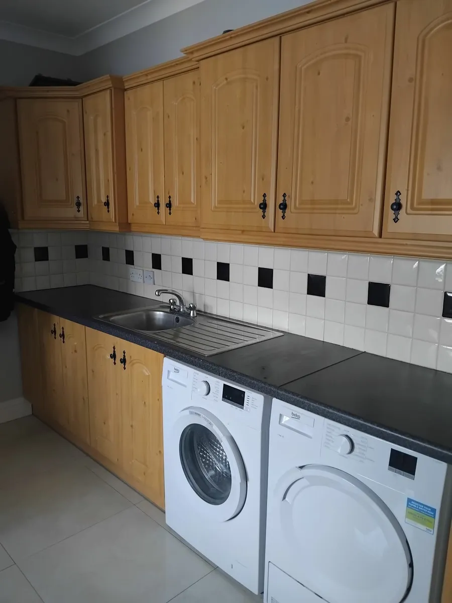 Kitchen units - Image 1