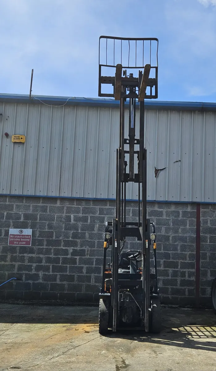 Doosan 2.5 ton forklift - Image 3