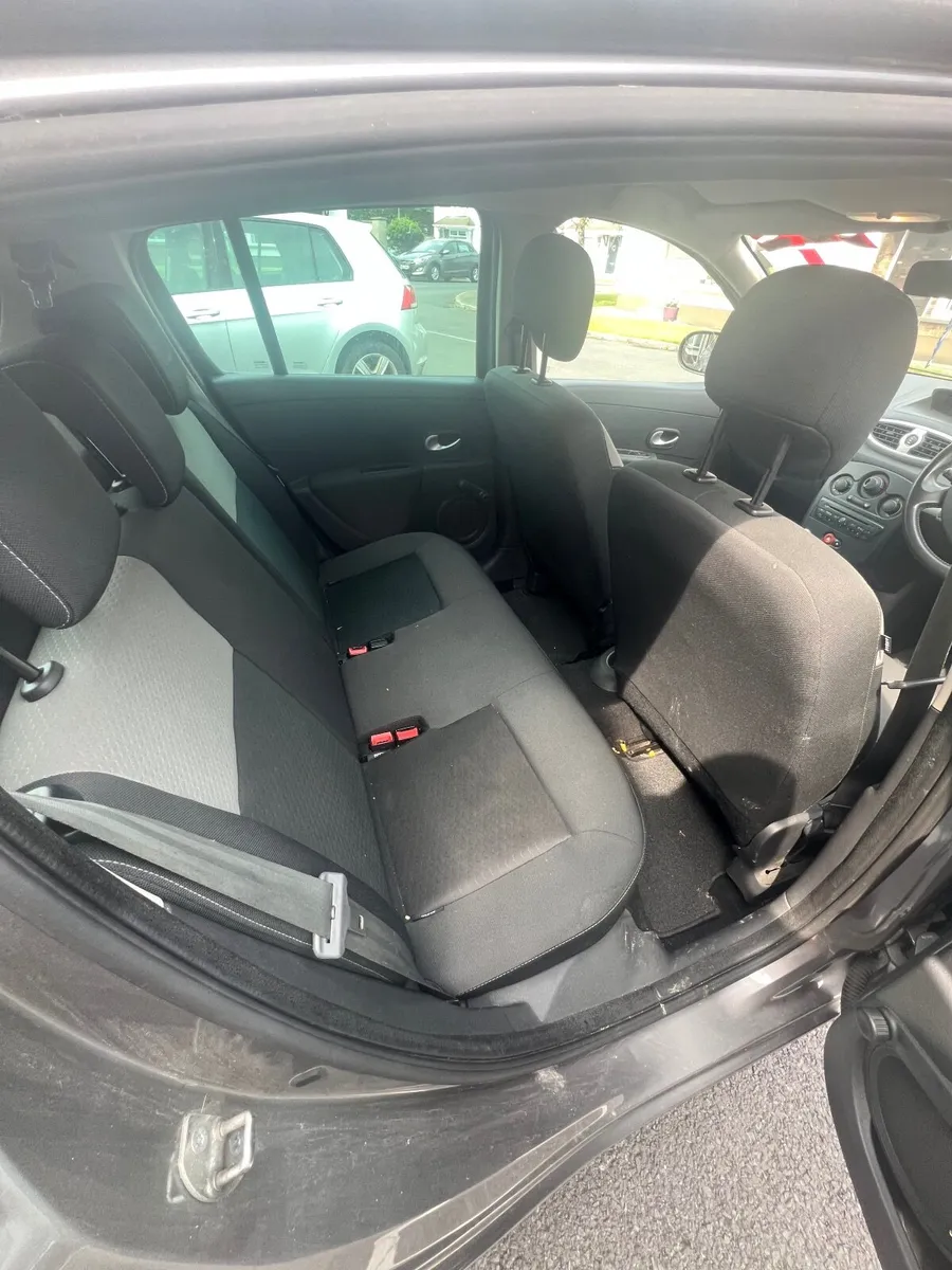 Renault Clio 2011 - Image 4