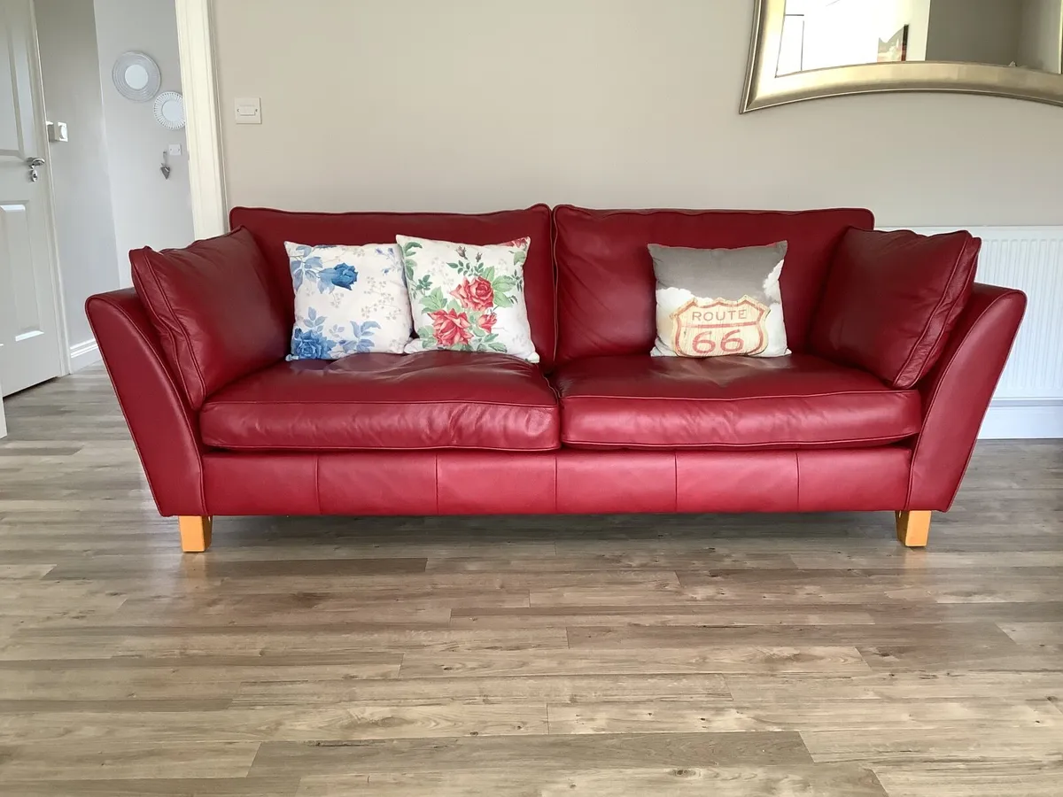 Leather settee - Image 1