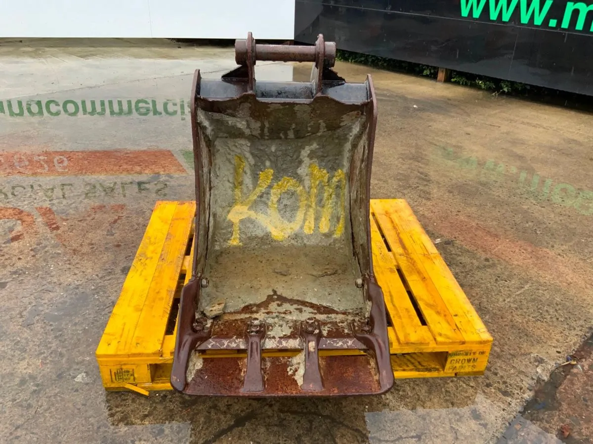 36" DIGGING BUCKET...........45mm PINS.......KOM. - Image 3
