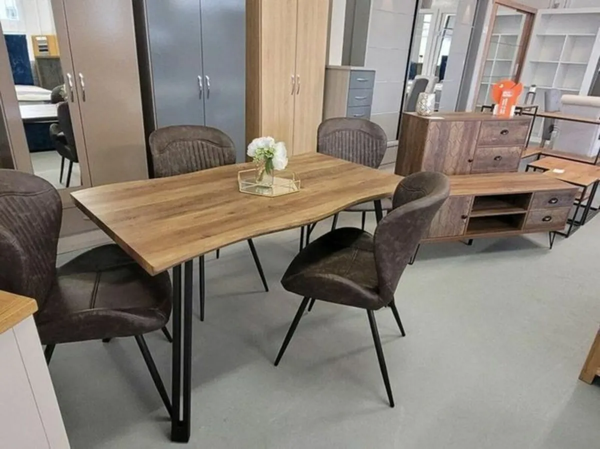 TABLE & CHAIRS - Image 2