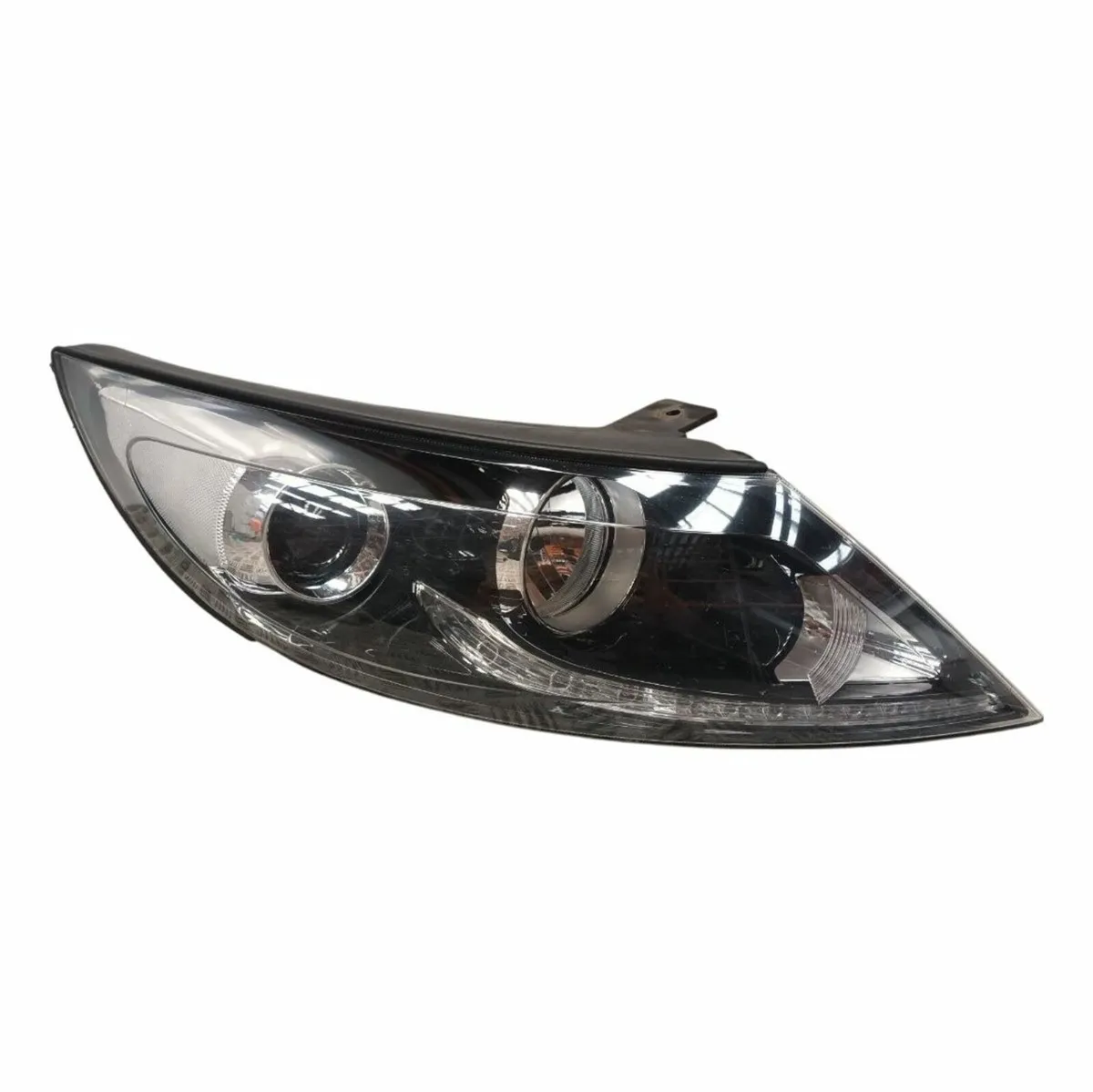 Kia Sportage 2013 RH Headlamp with built LED lamp - Image 1
