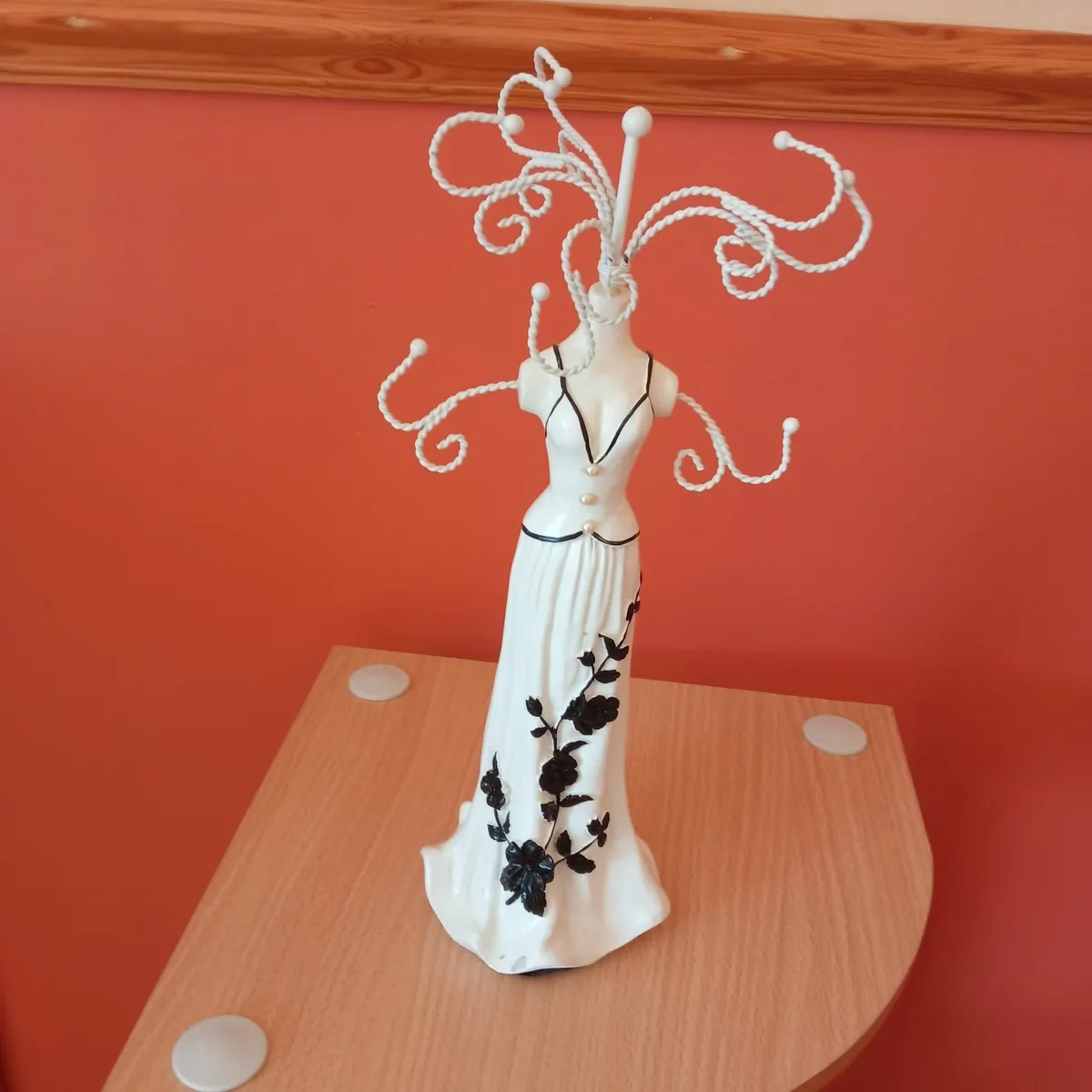 Jewellery Figurine Stand - Image 1