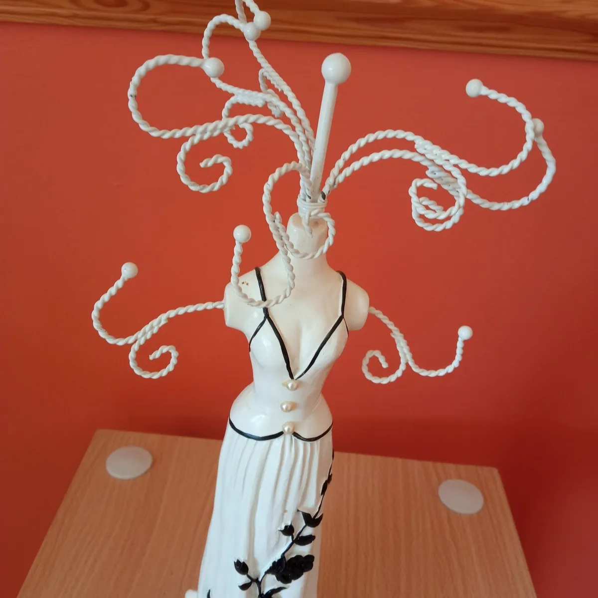 Jewellery Figurine Stand - Image 4