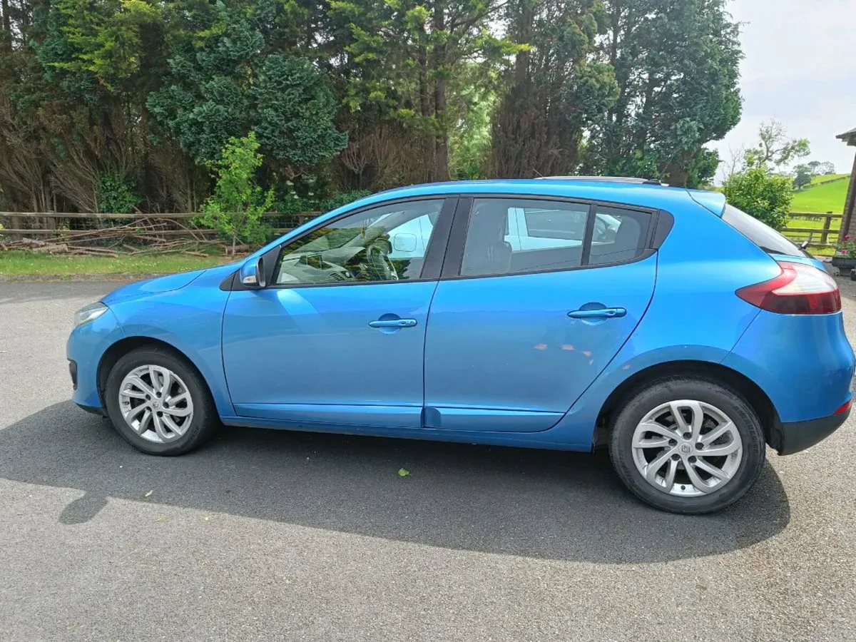 Blue Renault megane dynamic - Image 2