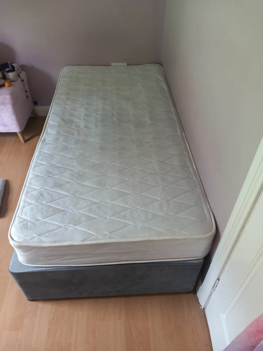 Single bed and mattress - Image 2