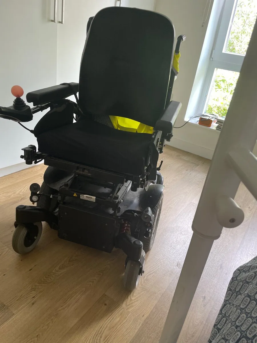 Electric wheelchair