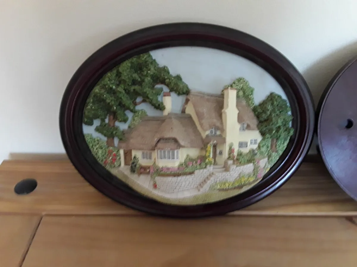 Vintage collectible 3D wall plaque - Image 4