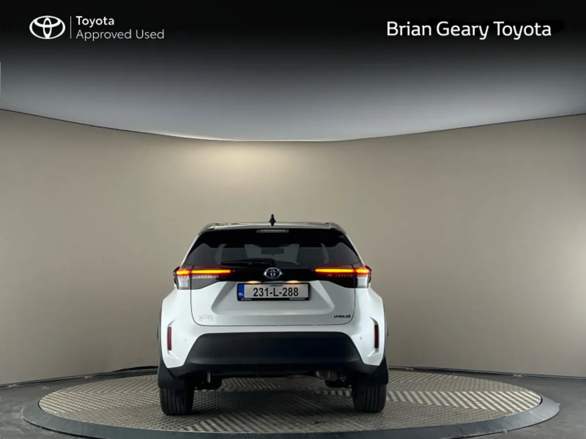 Toyota Yaris HYBRID LUNA SPORT - Image 4