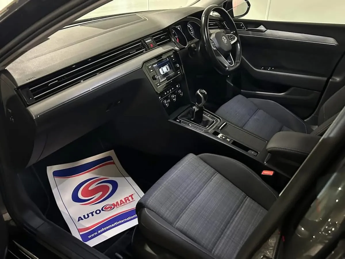 Volkswagen Passat BUSINESS 2.0 TDI MANUAL 6SPEED F - Image 2