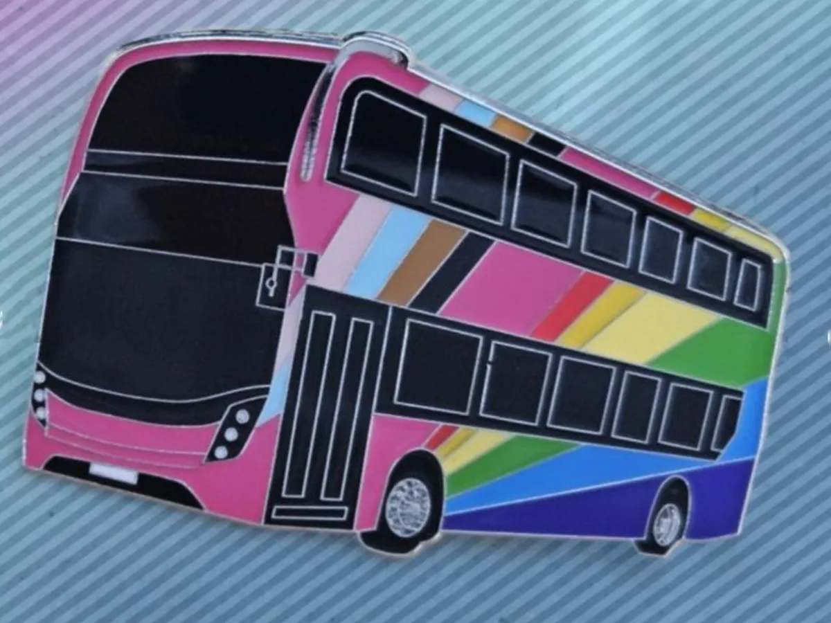 Enviro 400 MMC Enamel Brooch /Badge, Free Post - Image 3