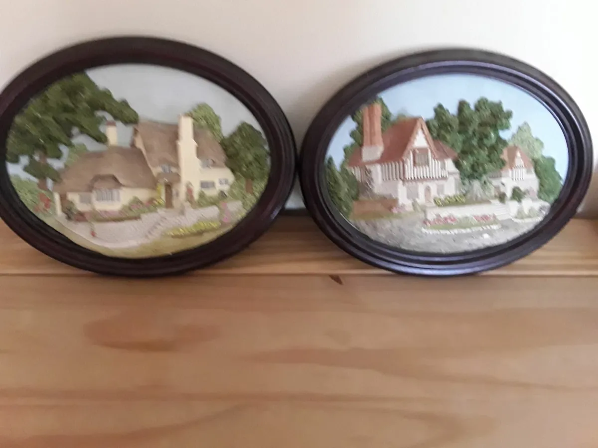 Vintage collectible 3D wall plaque - Image 1
