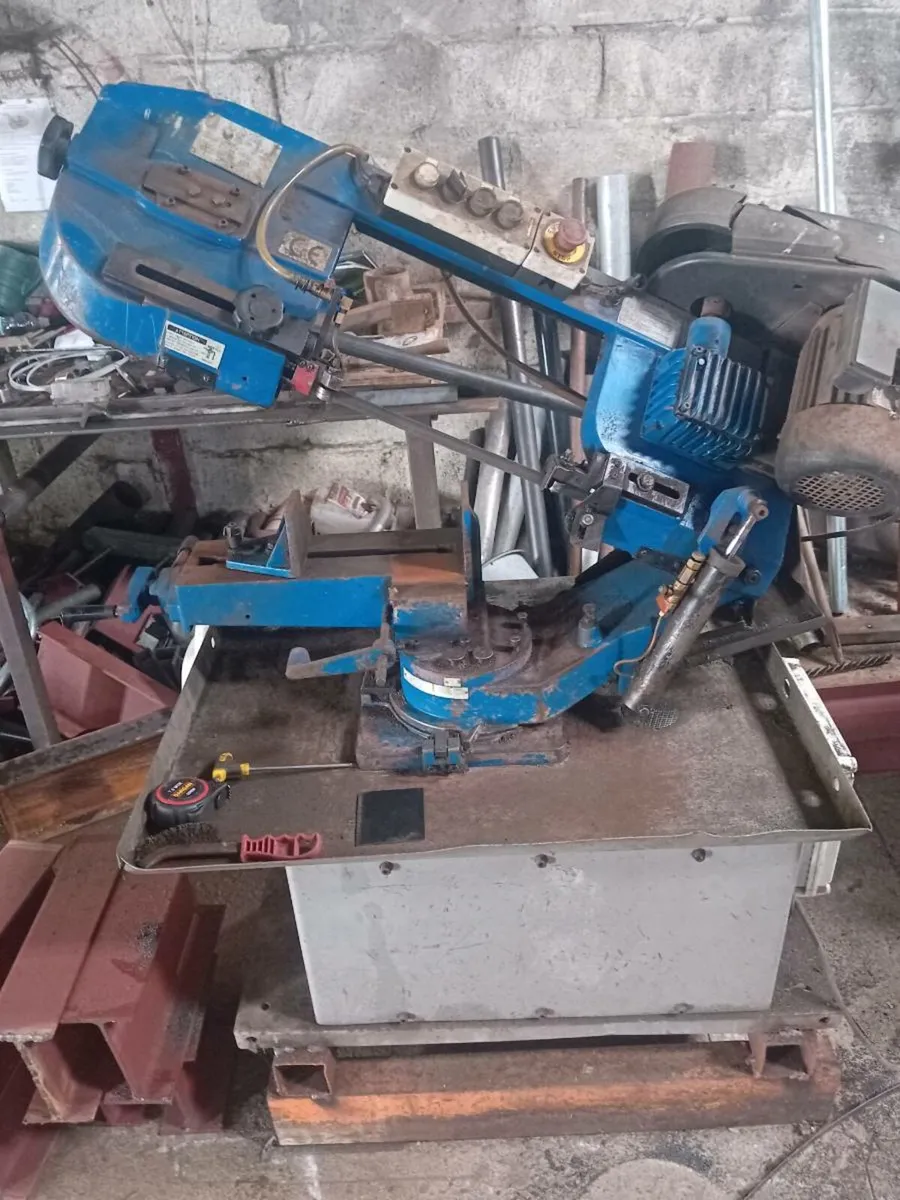 Metal cutting bandsaw - Image 1