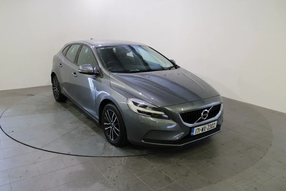 Volvo V40 D2 (120hp) Momentum Edition - Image 1