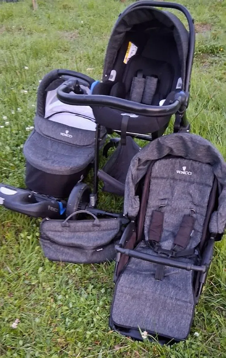 Venicci travel system- stroller, bassinet, carseat+ base - Image 1