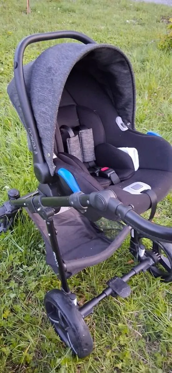 Venicci travel system- stroller, bassinet, carseat+ base - Image 2