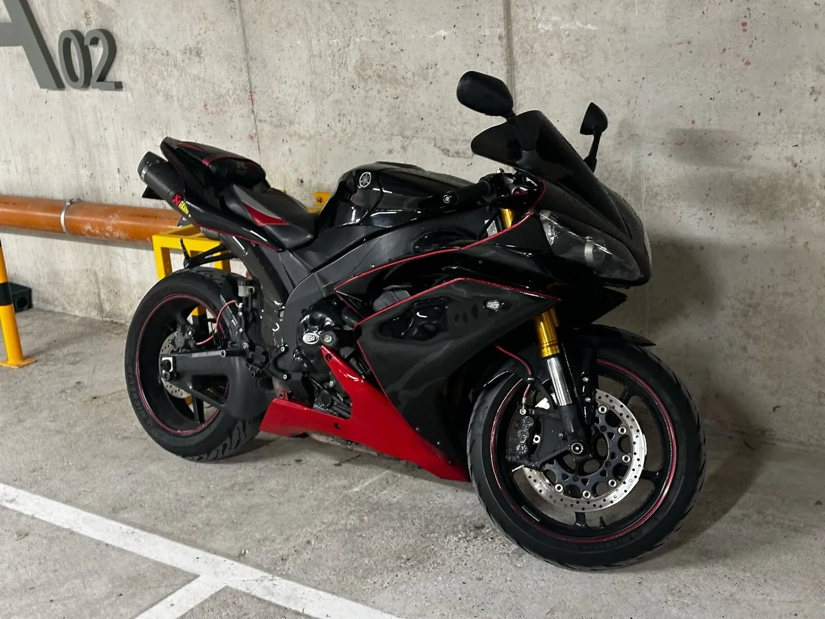 Yamaha R1 - Image 1