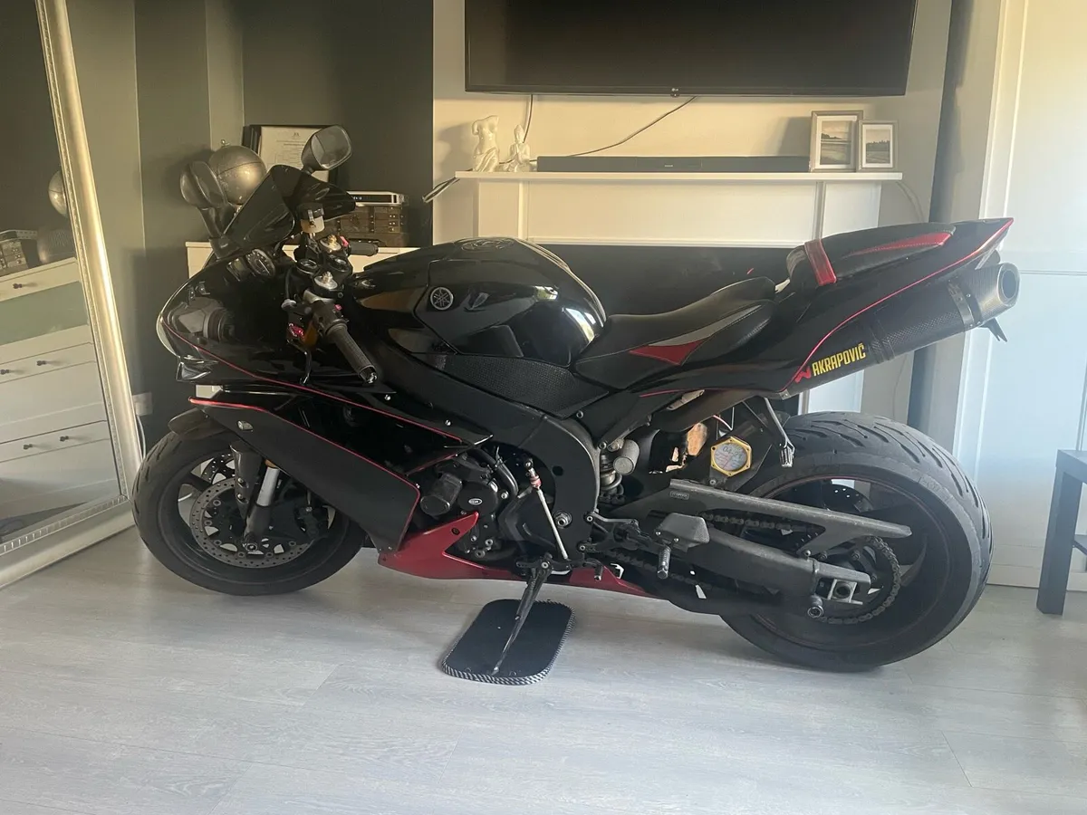 Yamaha R1 - Image 3