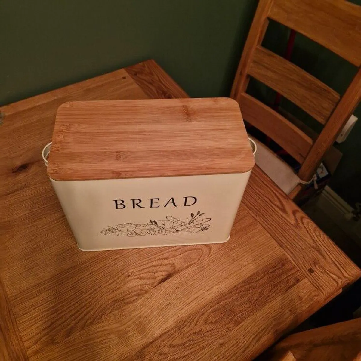 Metal Bread Bin with Bamboo lid/Chopping Board - Image 2