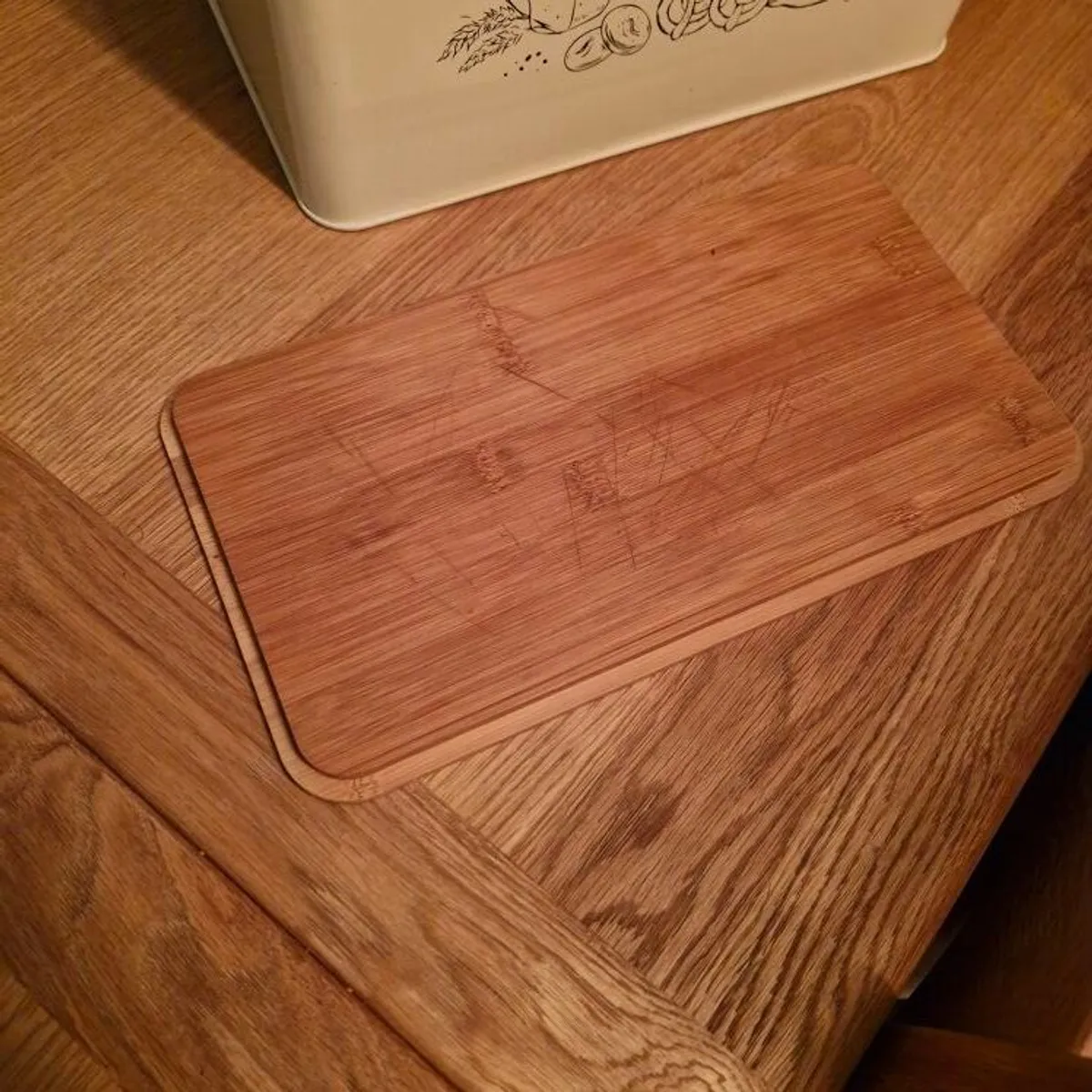 Metal Bread Bin with Bamboo lid/Chopping Board - Image 3